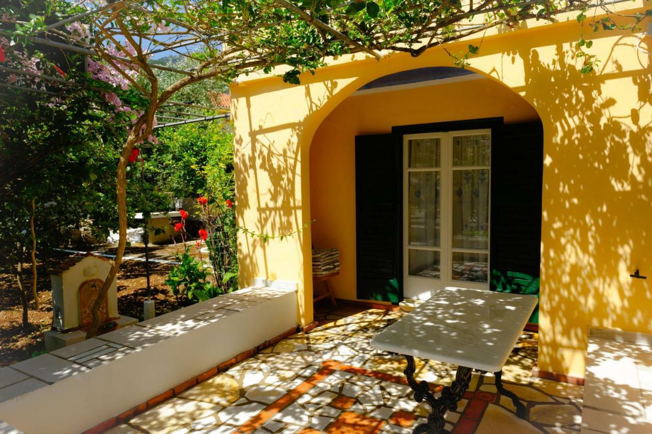 House With Garden Near The Sea Apartment Agia Efimia Luaran gambar
